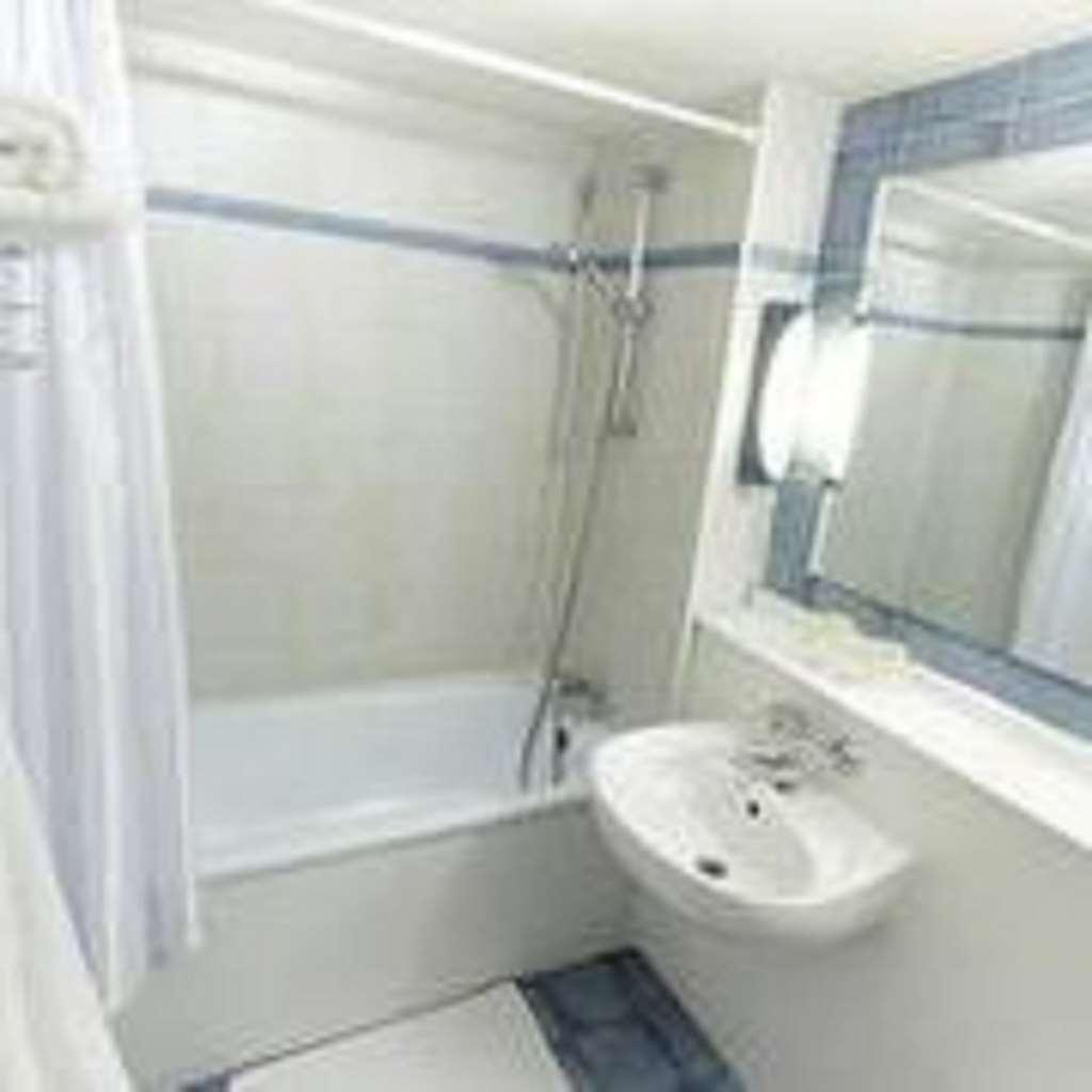 Kyriad Tarbes Bastillac Rom bilde