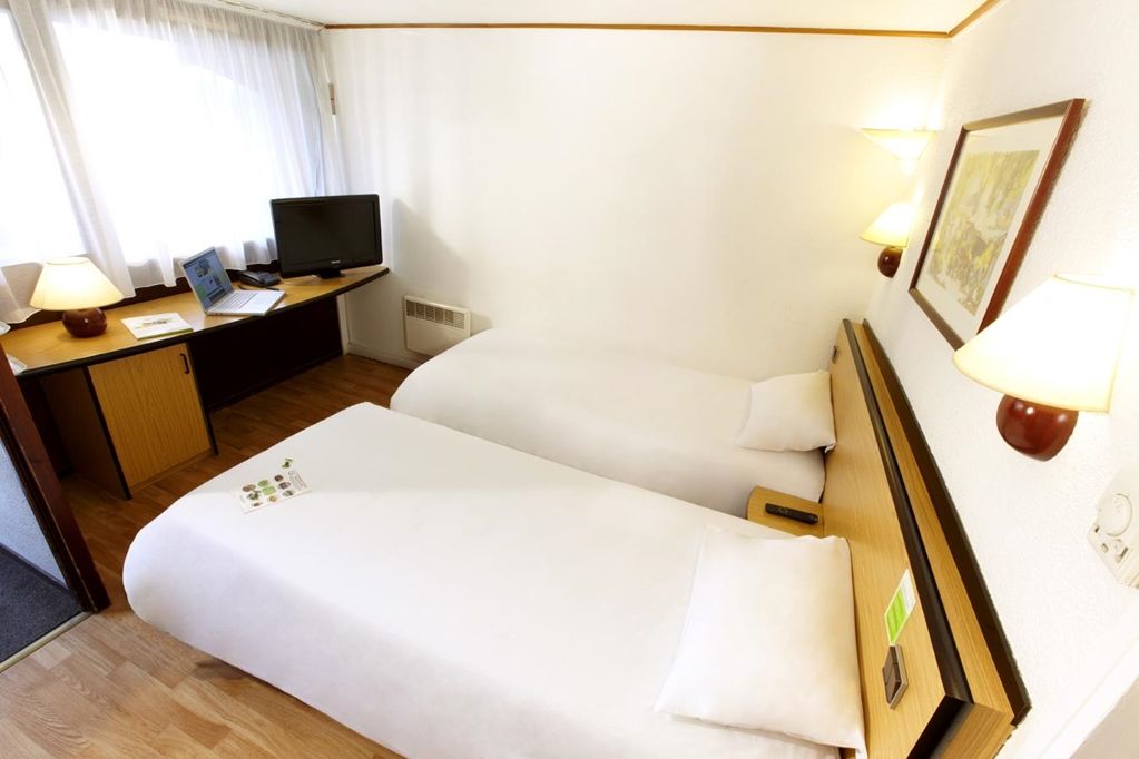 Kyriad Tarbes Bastillac Rom bilde